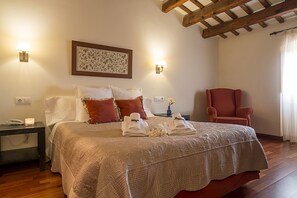 Standard Double Room (Cacao) | Premium bedding, minibar, soundproofing, free WiFi - Palou Boutique Hotel (Sant Pere de Ribes)