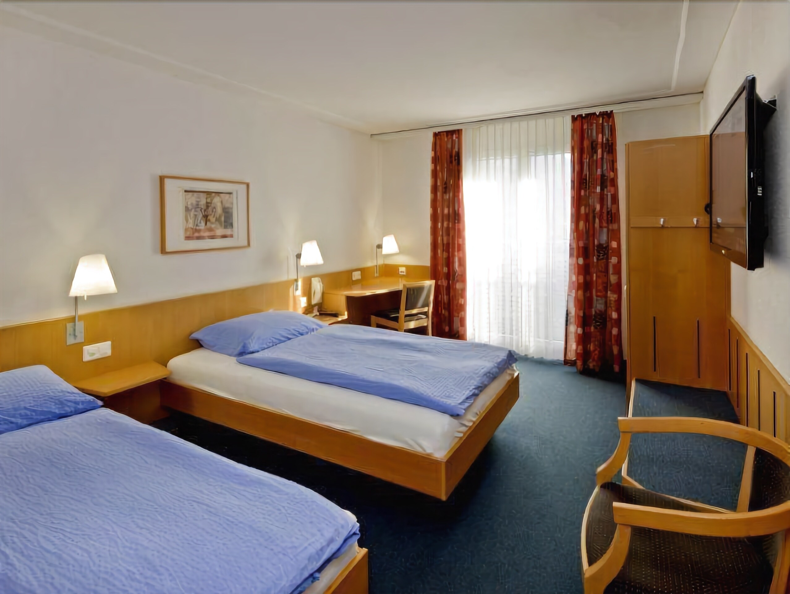 quadruple room | hypo-allergenic bedding, minibar, in-room safe, desk