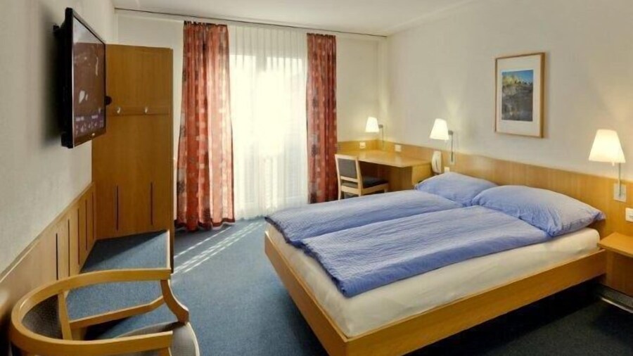 Good Night Inn