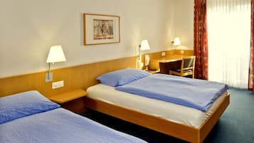 Allergikerbettwaren, Minibar, Zimmersafe, Schreibtisch