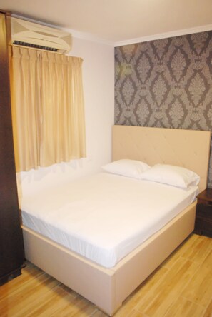 Premier Apartment, 2 Bedrooms, Kitchenette, Partial Sea View | Hypo-allergenic bedding, individually decorated, individually furnished - City Apartments Eilat (Eilat)