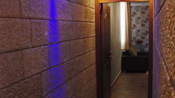 奢華公寓, 2 間臥室, 小廚, 部分海景 | 1 間睡房、防敏寢具、獨特設計、獨特裝修