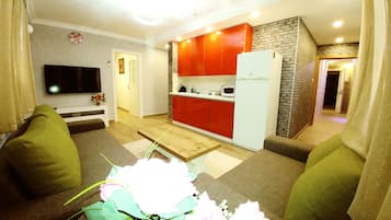 Departamento Premier, 2 habitaciones, cocineta, vista parcial al mar | Ropa de cama hipoalergénica y decoración personalizada 