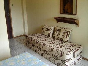 Bar mini, katil lipat simpan/tambahan, Wi-fi percuma 