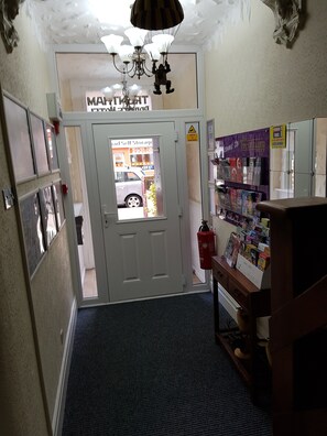 Lobby - Trentham Private Hotel (Blackpool)