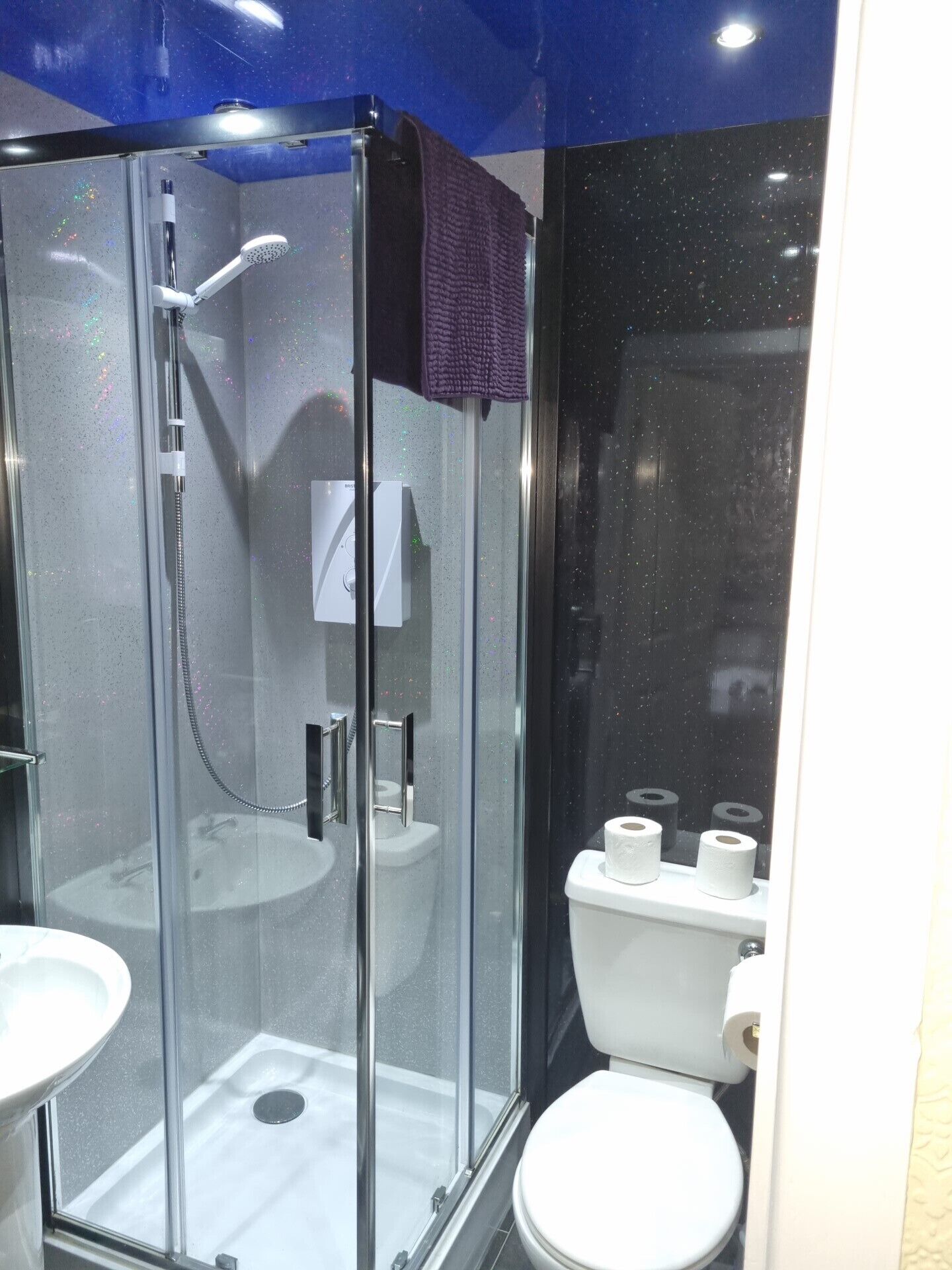 double room, ensuite | 1 bedroom, individually decorated, individually furnished, free wifi