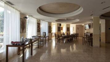 Petit déjeuner compris