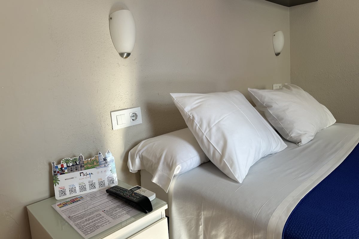 1 habitación, cortinas blackout, wifi gratis y ropa de cama