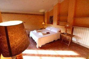 Apartament de disseny, 1 dormitori, vistes a la piscina, zona enjardinada (ASTRI) | Cobrellits, decoració individual i mobiliari individual 