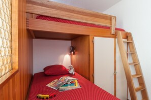 Cunas, wifi gratis y ropa de cama 
