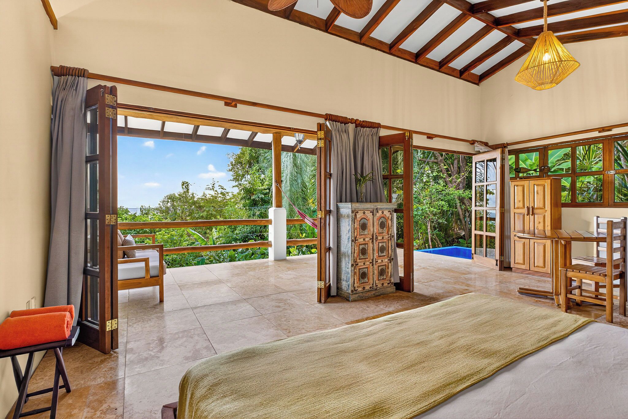 Literie de qualité supérieure, matelas Select Comfort, minibar