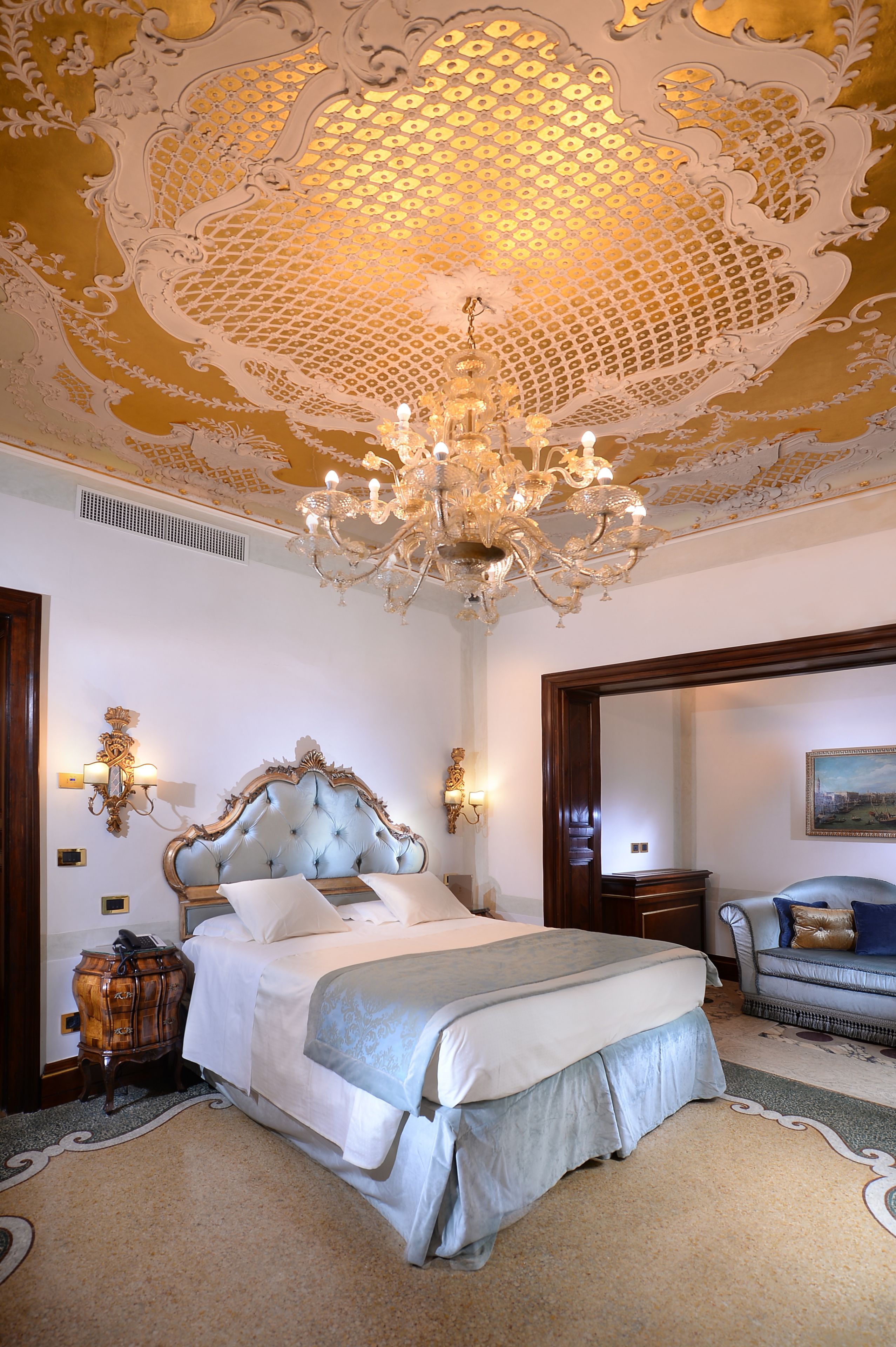 junior suite | 1 bedroom, down duvets, minibar, in-room safe