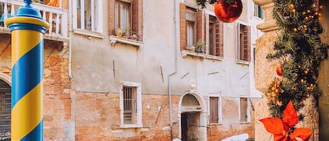 Frokost og middag serveres, italienske retter