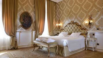 Deluxe Room | Down comforters, minibar, in-room safe, individually decorated