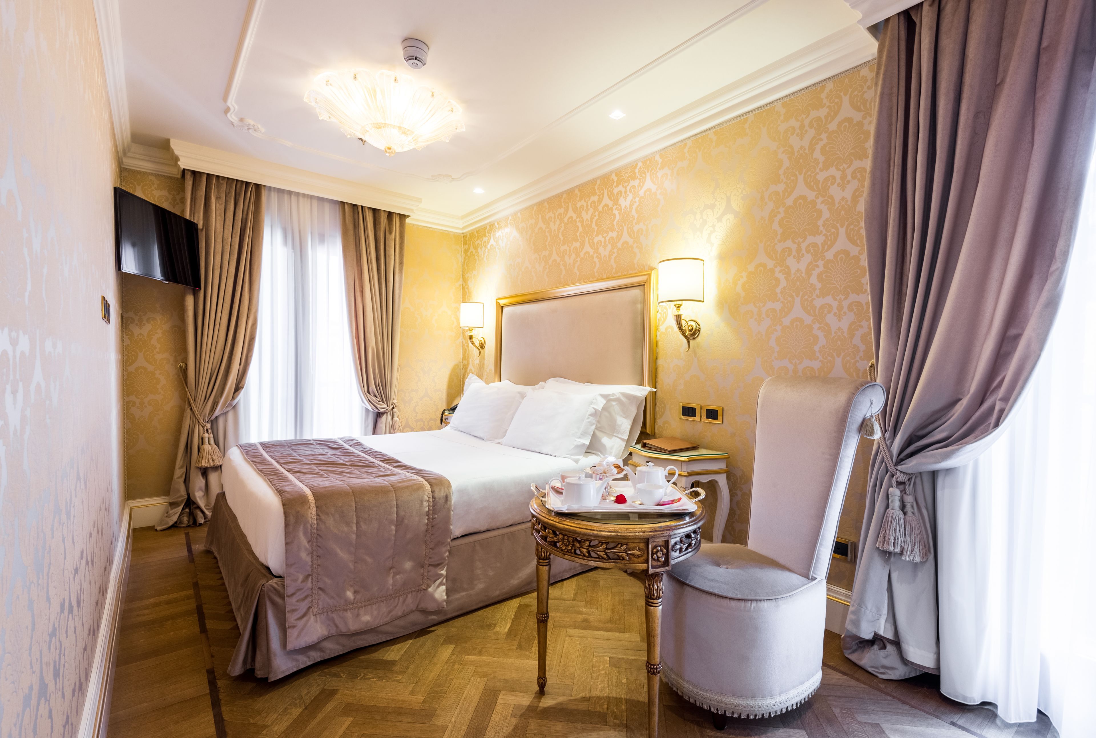 Chambre Classique, 1 lit double, accessible aux personnes à mobilité réduite | Vue de la chambre