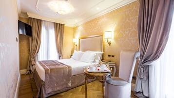 Chambre Classique, 1 lit double, accessible aux personnes à mobilité réduite | Vue de la chambre