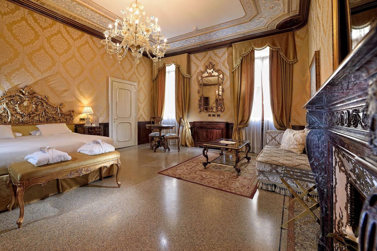 junior suite | 1 bedroom, down duvets, minibar, in-room safe