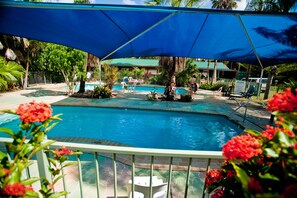 2 piscinas externas