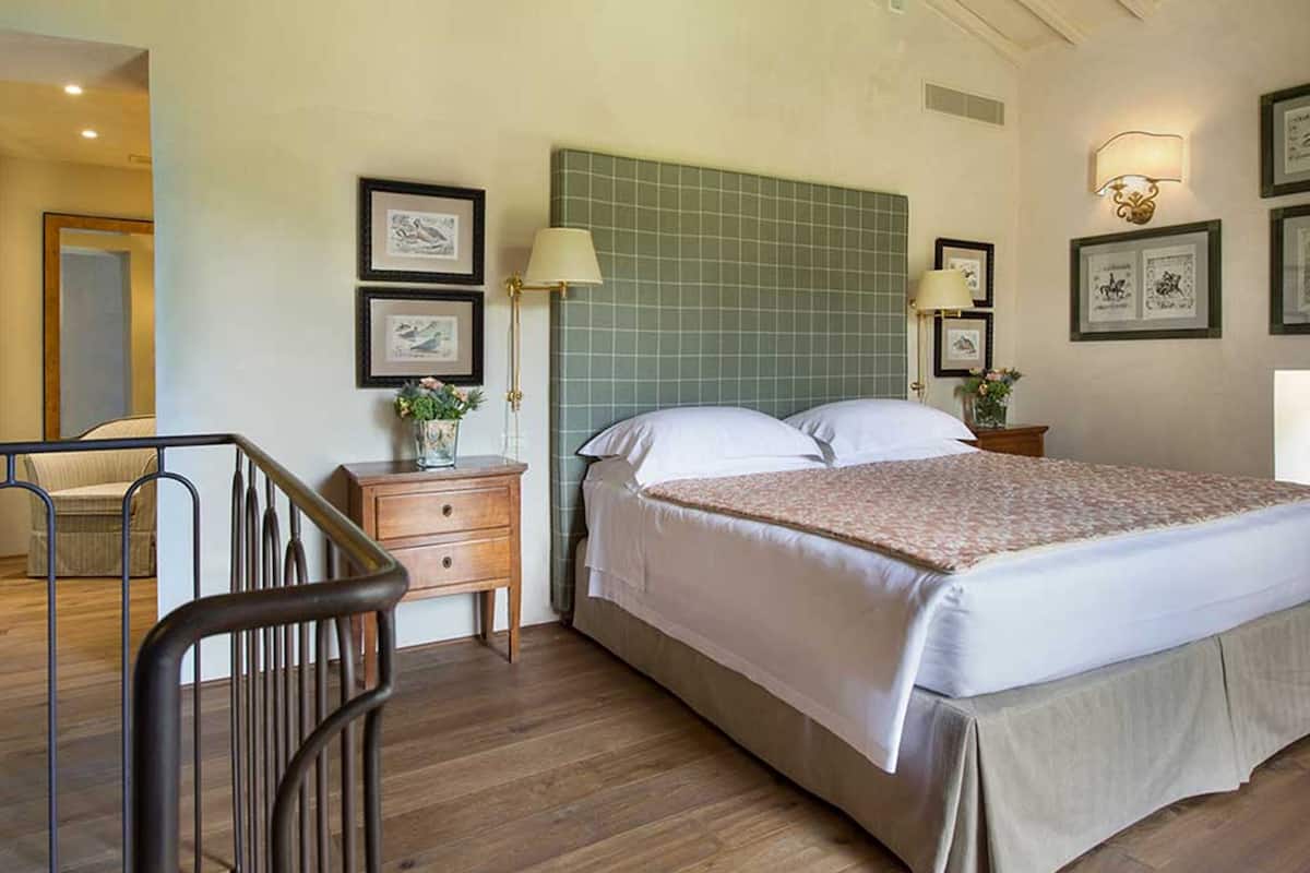 Suite Prestige (Borgo) | 1 bedroom, down comforters, in-room safe, individually decorated