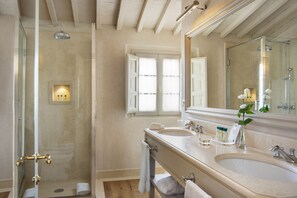 Familien-Suite, 3 Schlafzimmer (Countryside) | Badezimmer