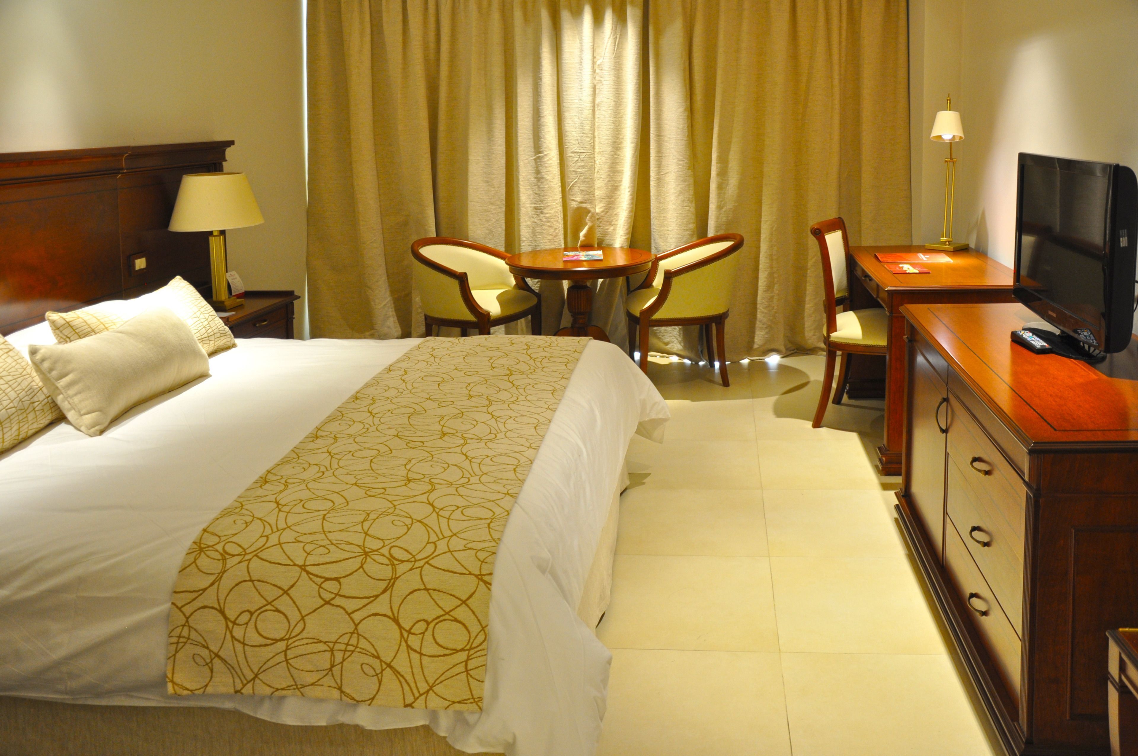 Minibar, in-room safe, desk, free WiFi