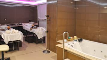 Behandlungsräume für Paare, Sauna, Whirlpool, Thermalbad/Mineralquelle