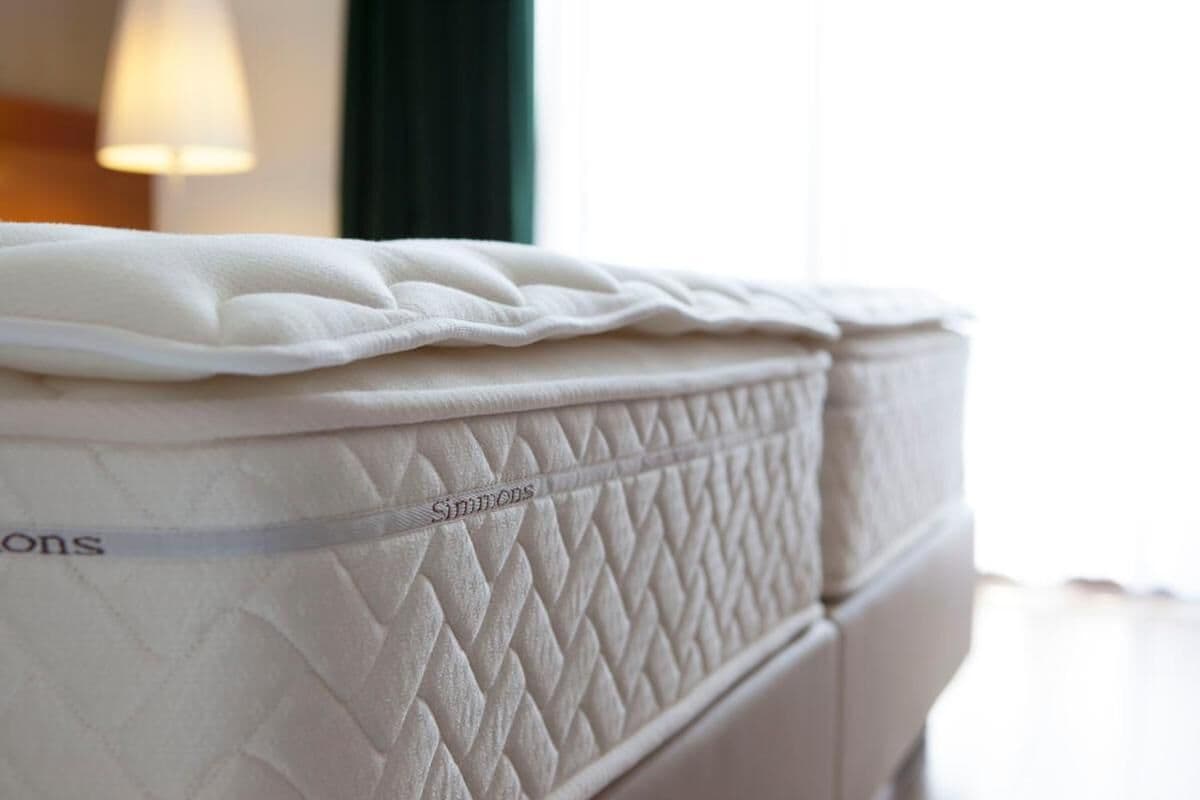 1 bedroom, down duvets, desk, blackout curtains