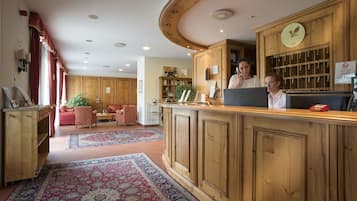 Check-in/check-out kiosk