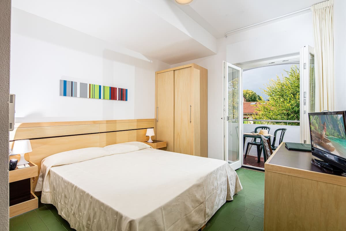 Standaard kamer, 1 twee- of 2 eenpersoonsbedden | Een kluis op de kamer, een bureau, gratis wifi, beddengoed