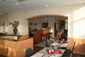 Bao gồm bữa sáng buffet hàng ngày