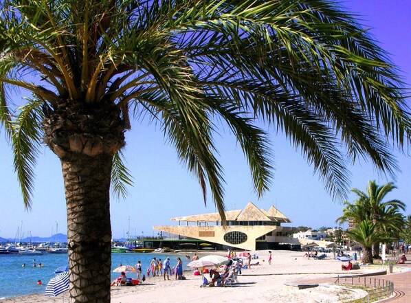 Beach nearby, sun-loungers - Hotel Trabuco (San Javier)