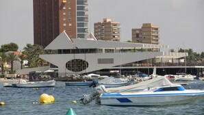 حمام سباحة