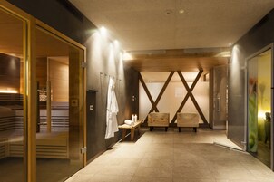 Un sauna, baño turco, tratamientos corporales, aromaterapia