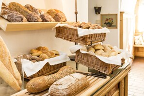 Free daily buffet breakfast - Hotel Heubad (Fie allo Sciliar)