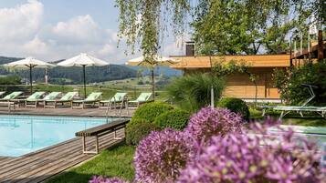 Piscine couverte, piscine extérieure (ouverte en saison)