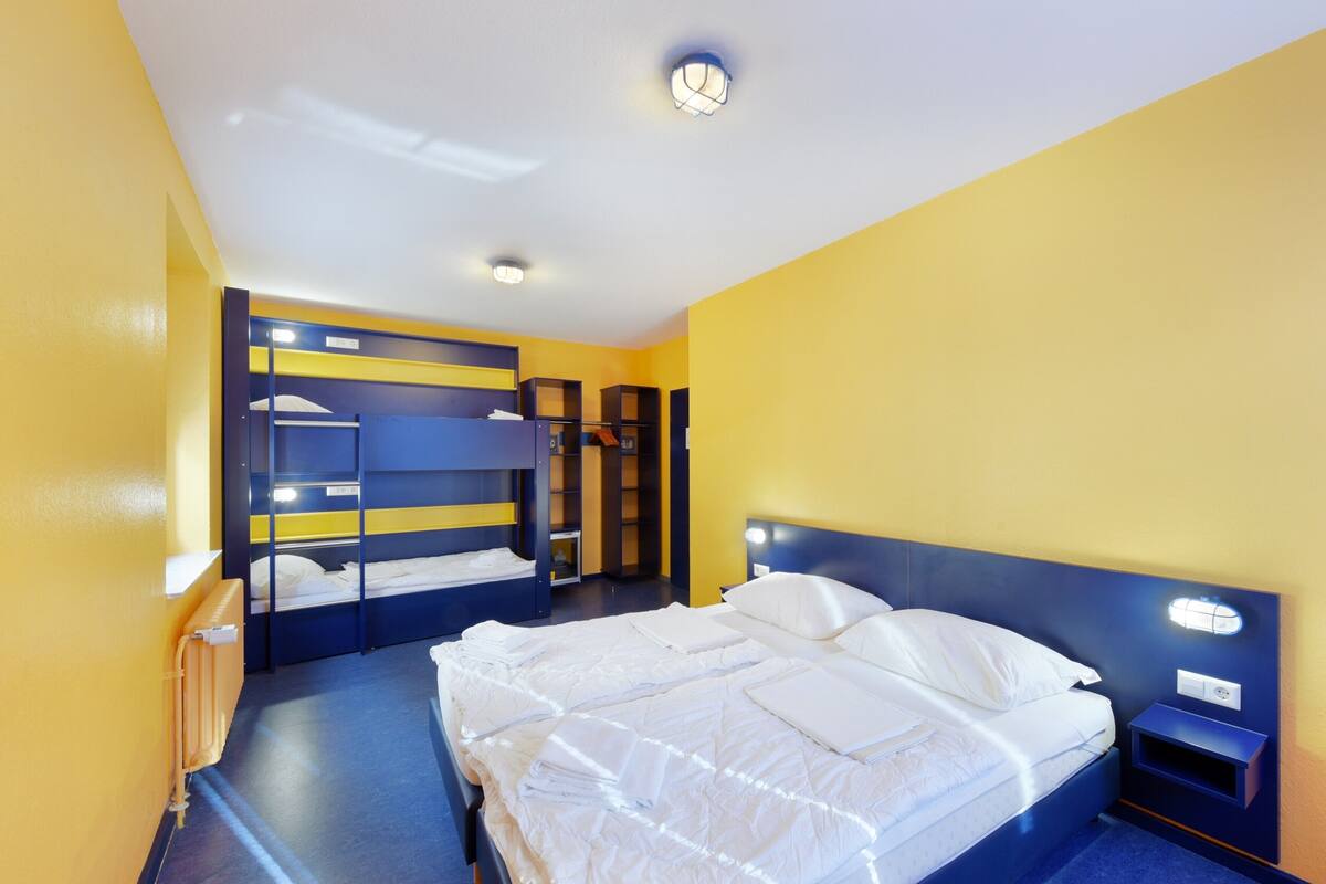 Hypo-allergenic bedding, in-room safe, desk, soundproofing