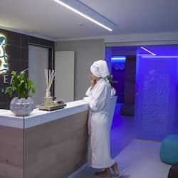 Couples treatment rooms, sauna, hot tub, steam room, body treatments