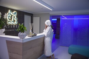 Couples treatment rooms, sauna, hot tub, steam room, body treatments