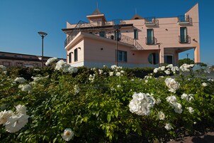 Fachada de la propiedad