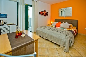 Mirroring Fire | 1 Schlafzimmer, hochwertige Bettwaren, Daunenbettdecken