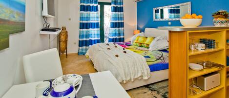 Superior Studio Suite, Terrace, Sea View (Mediterranean Moments) | 1 chambre, literie de qualité supérieure, couette en duvet d'oie