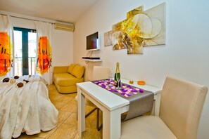 Romantic Studio Suite, Terrace, City View (Secret Paradise) | 1 chambre, literie de qualité, couette en duvet