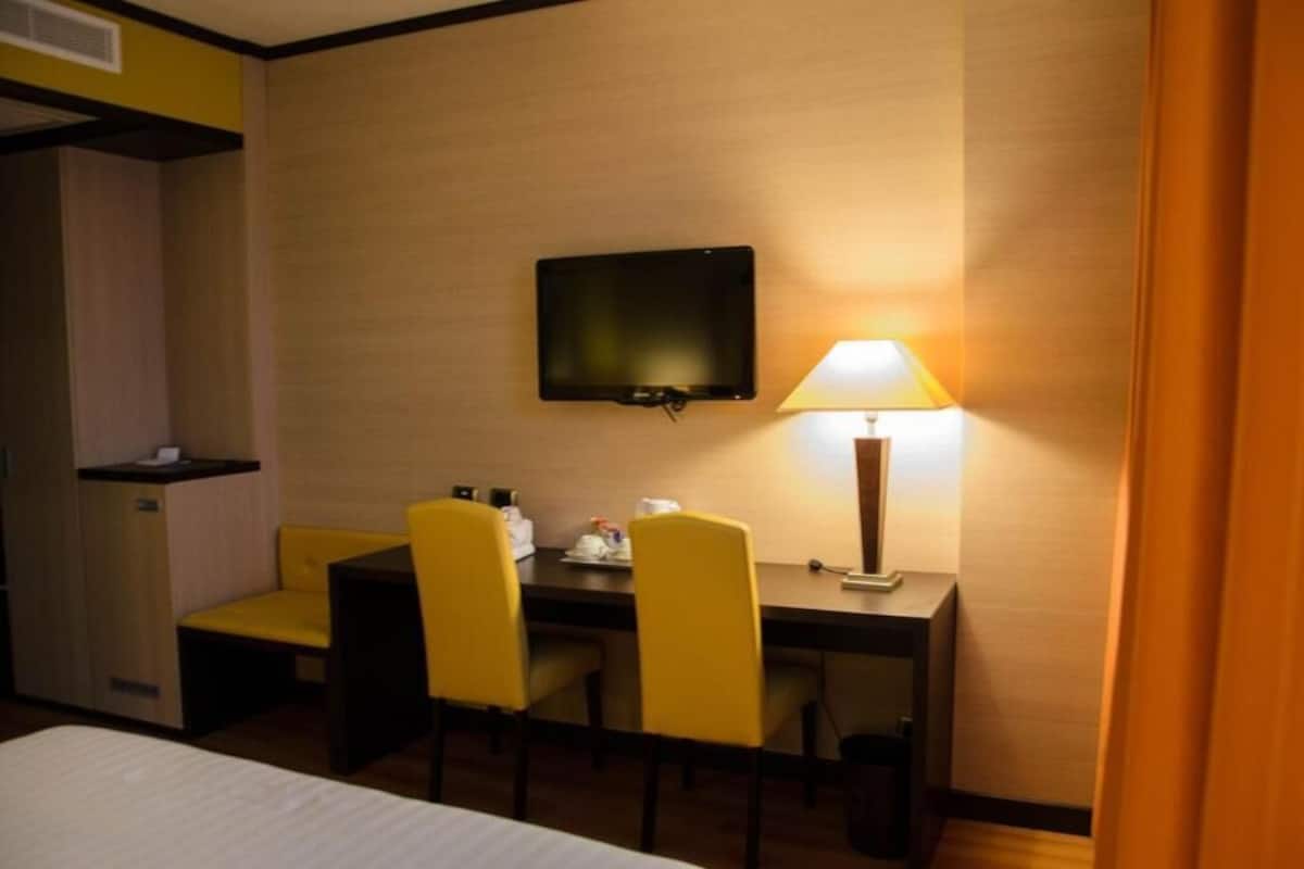 classic double room | down duvets, minibar, in-room safe, desk