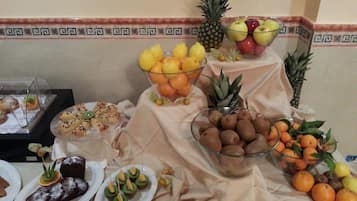 Sarapan (EUR 12 per orang)