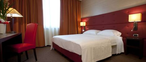 Edredons de pluma, frigobar, cofres nos quartos, escrivaninha