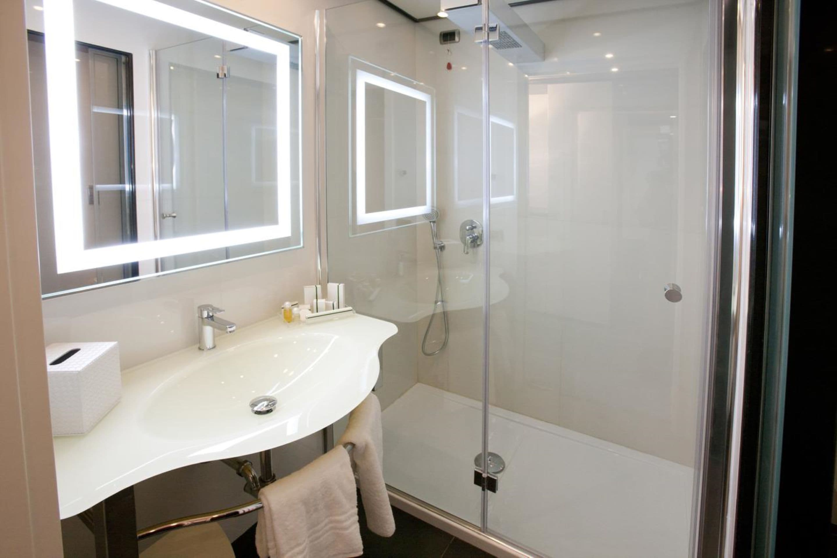classic double room | bathroom | free toiletries, hair dryer, slippers, bidet