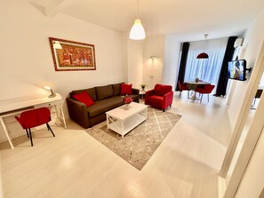 Apartemen, 1 kamar tidur (3 people) | Area keluarga | Televisi 32-inci dengan saluran TV digital