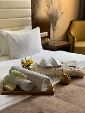 1 多间卧室、高档床上用品、迷你吧、客房内保险箱