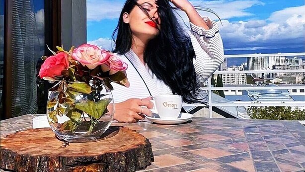 1 غرفة نوم وأغطية فراش متميزة وميني بار وخزنة داخل الغرفة