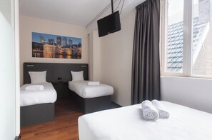 Family Room | Langsir/tirai gelap terus, seterika/papan seterika, Wi-fi percuma 